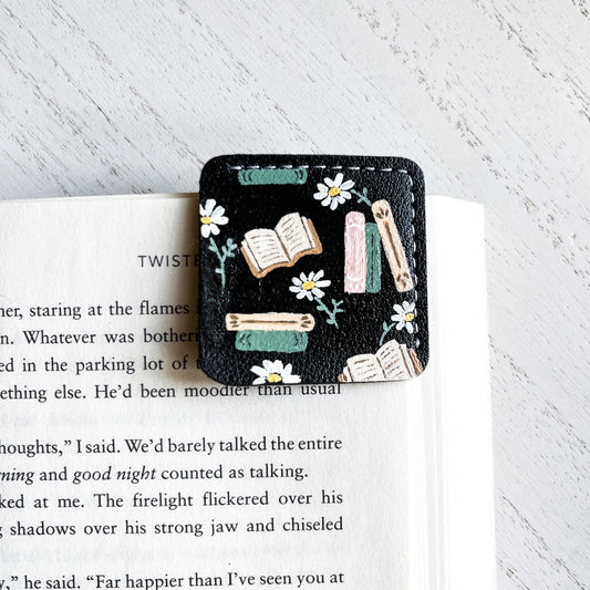 Book & Daisy Pattern Corner Bookmark
